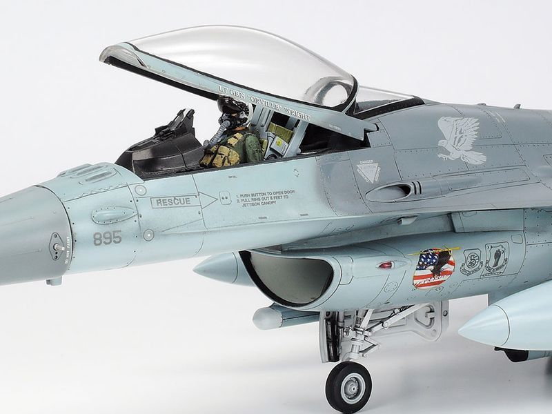 Збірна модель 1/48 Літак Lockheed Martin Ф-16CJ [BLOCK 50] Fighting Falcon Тамія TAM61098 фото