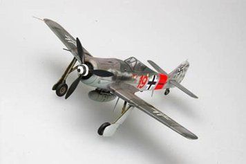 Збірна модель німецького винищувача Fw190A-8 Fighter HB80244 фото