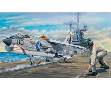 Збірна модель літака F-8E Crusader TR02272 фото