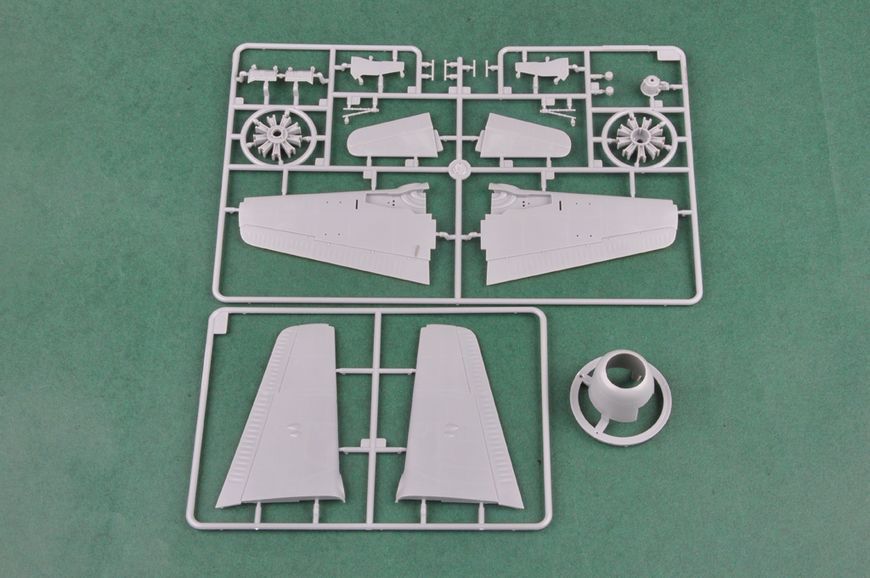 Збірна модель винищувача F8F-2 Bearcat HB80358 фото