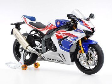 Збірна модель 1/12 Honda CBR1000RR-R FIREBLADE SP 30th Anniversary TAM14141 фото